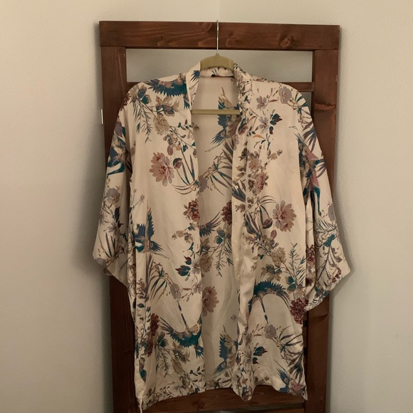 PRINTED KIMONO BLOUSE SIZE S - Picture 5 of 8